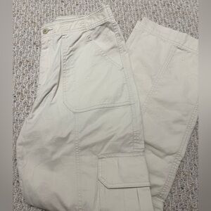 Abercrombie & Fitch Women's Relaxed Cargo Pant Cream- never worn